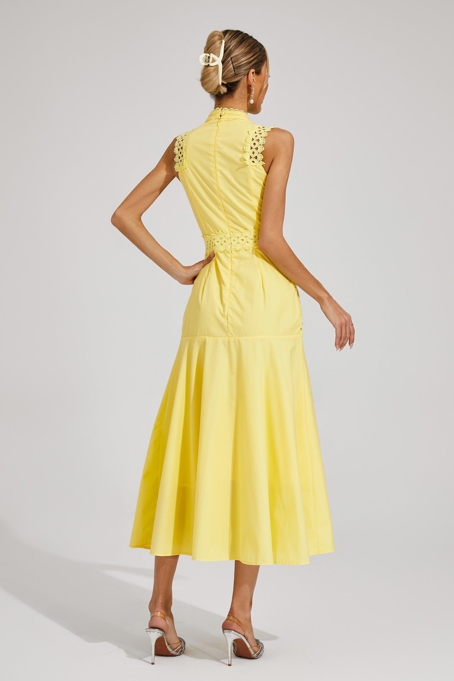 Ravella Sleeveless Lace Dress In Yellow