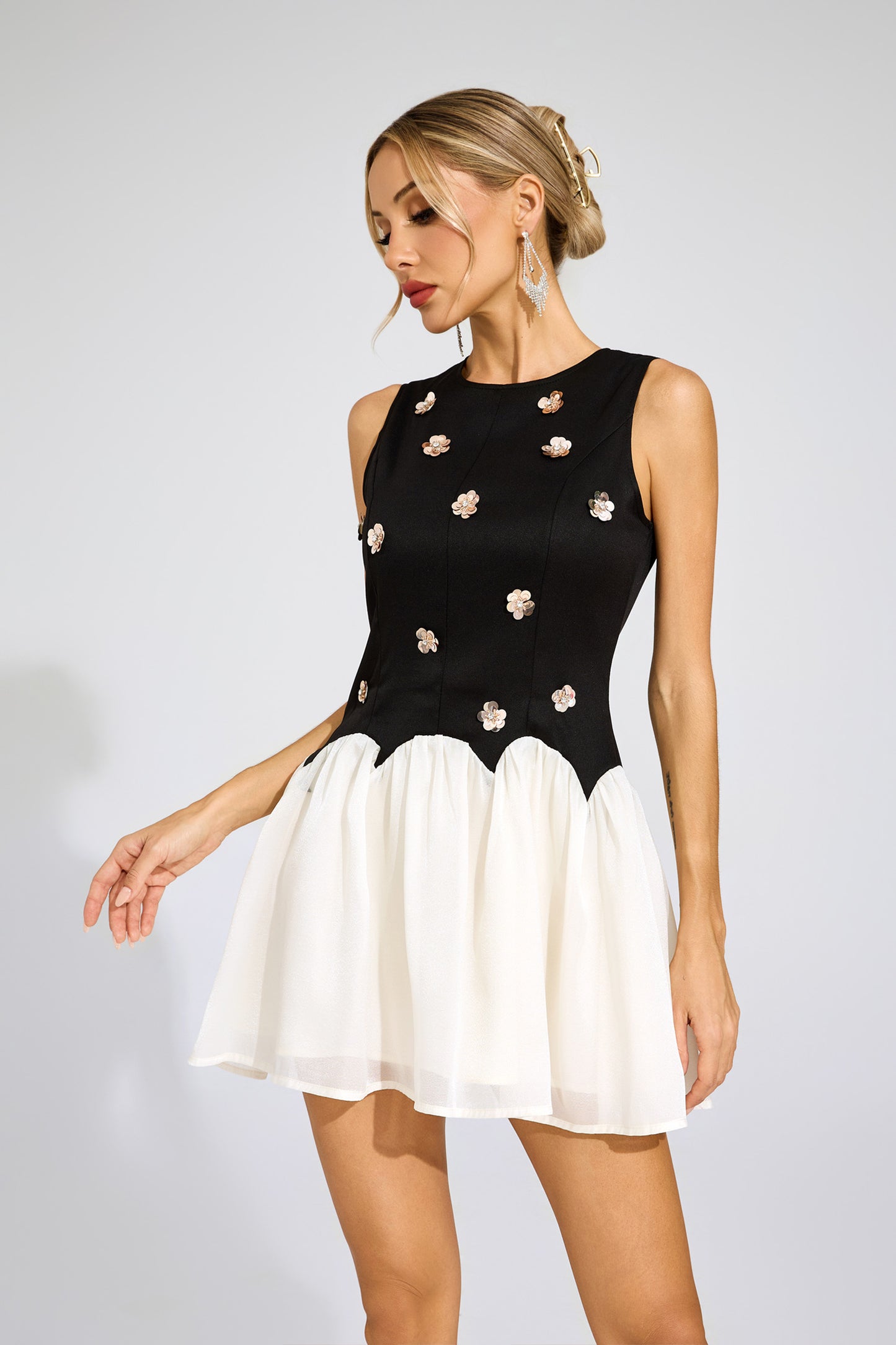 Faeldriel Sequins Sleeveless Mini Dress In Black