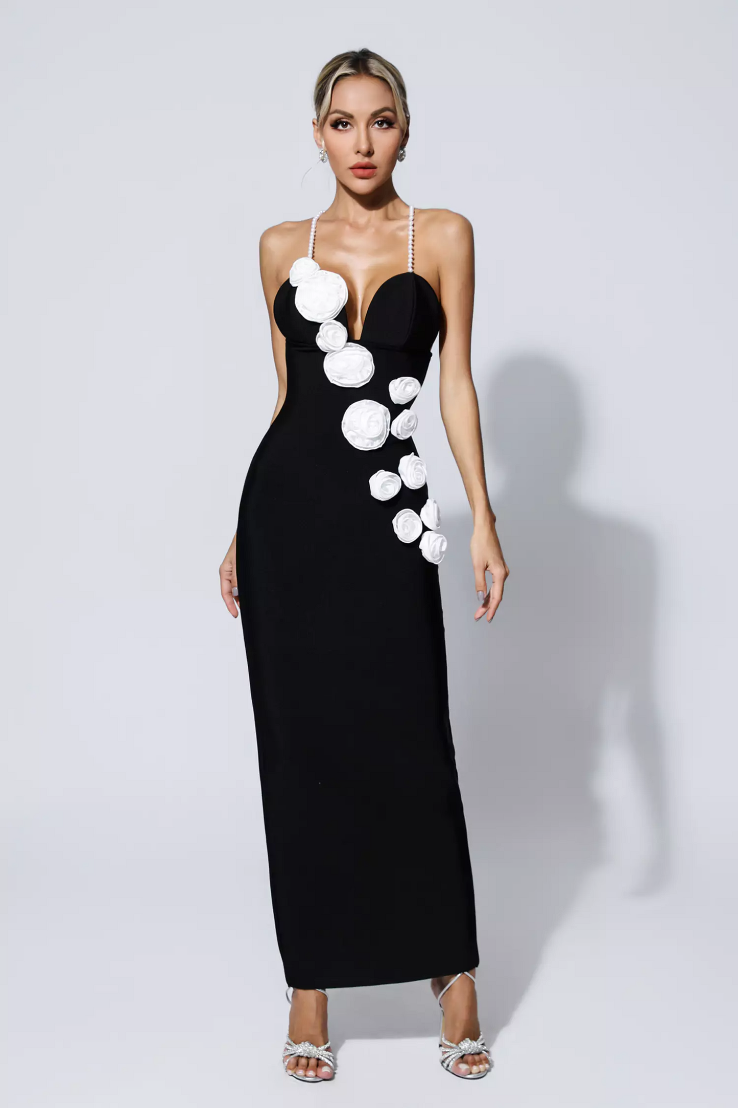 Donna Pearl Slip Floral Bandage Dress In Black