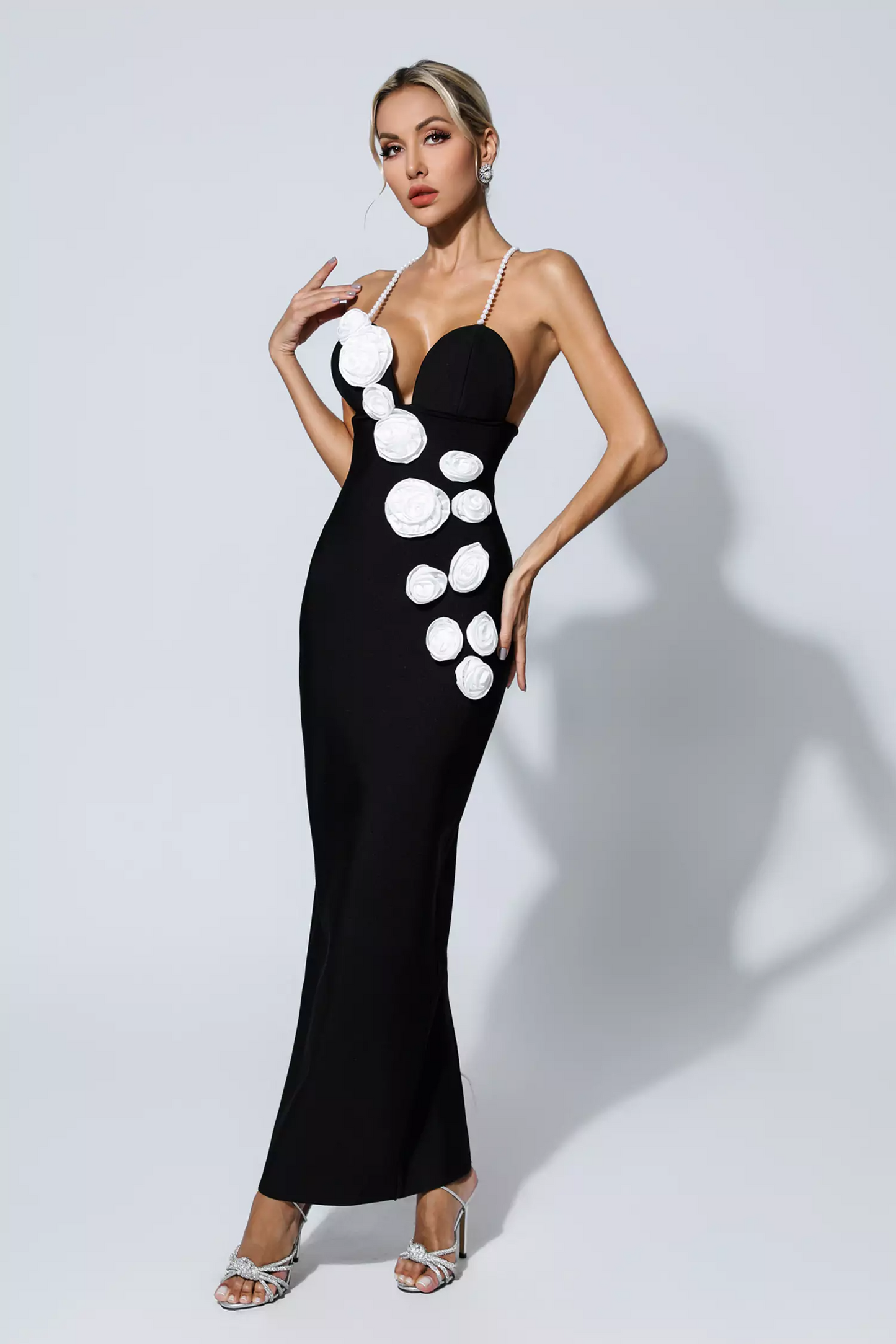 Donna Pearl Slip Floral Bandage Dress In Black