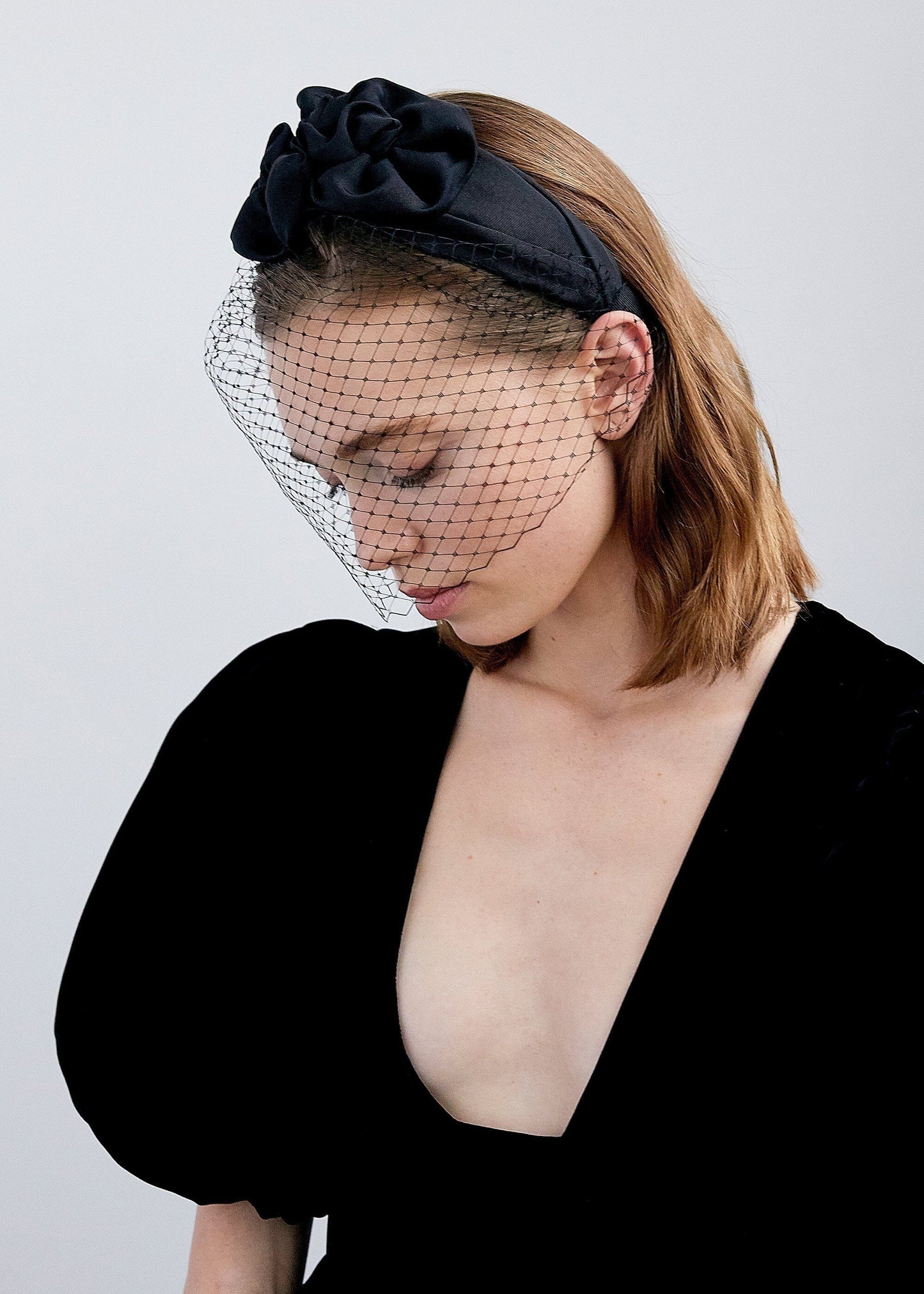 Annisa Triple Rosette With Veil In Black
