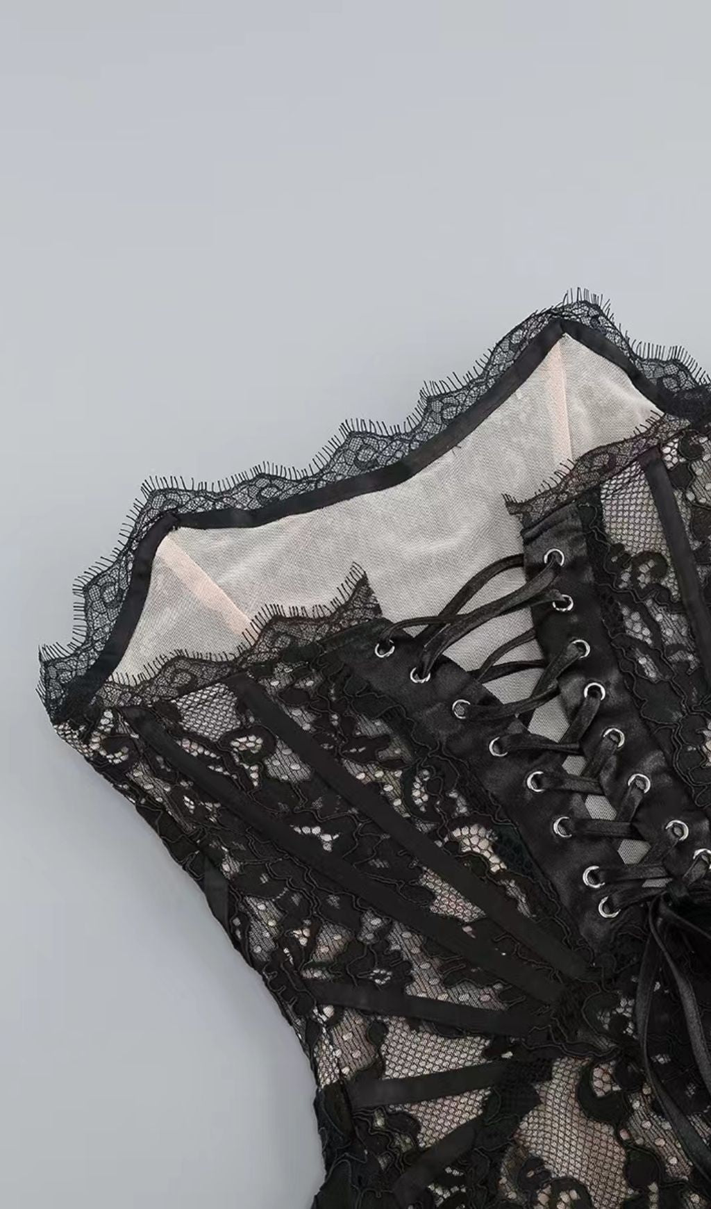 Kellie Strapless Lace Appliques Mini Dress In Black