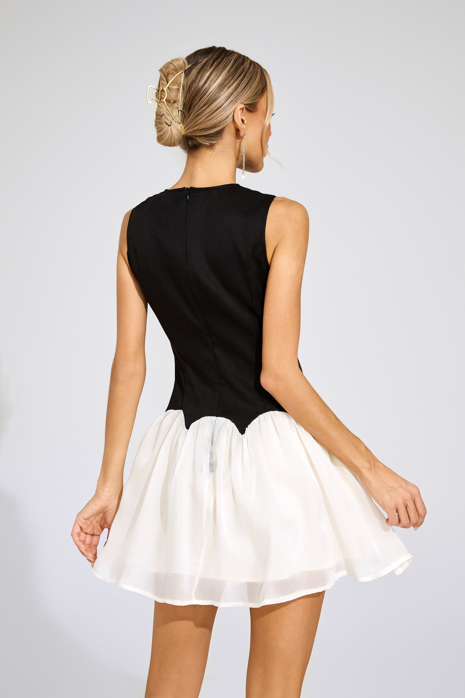 Faeldriel Sequins Sleeveless Mini Dress In Black