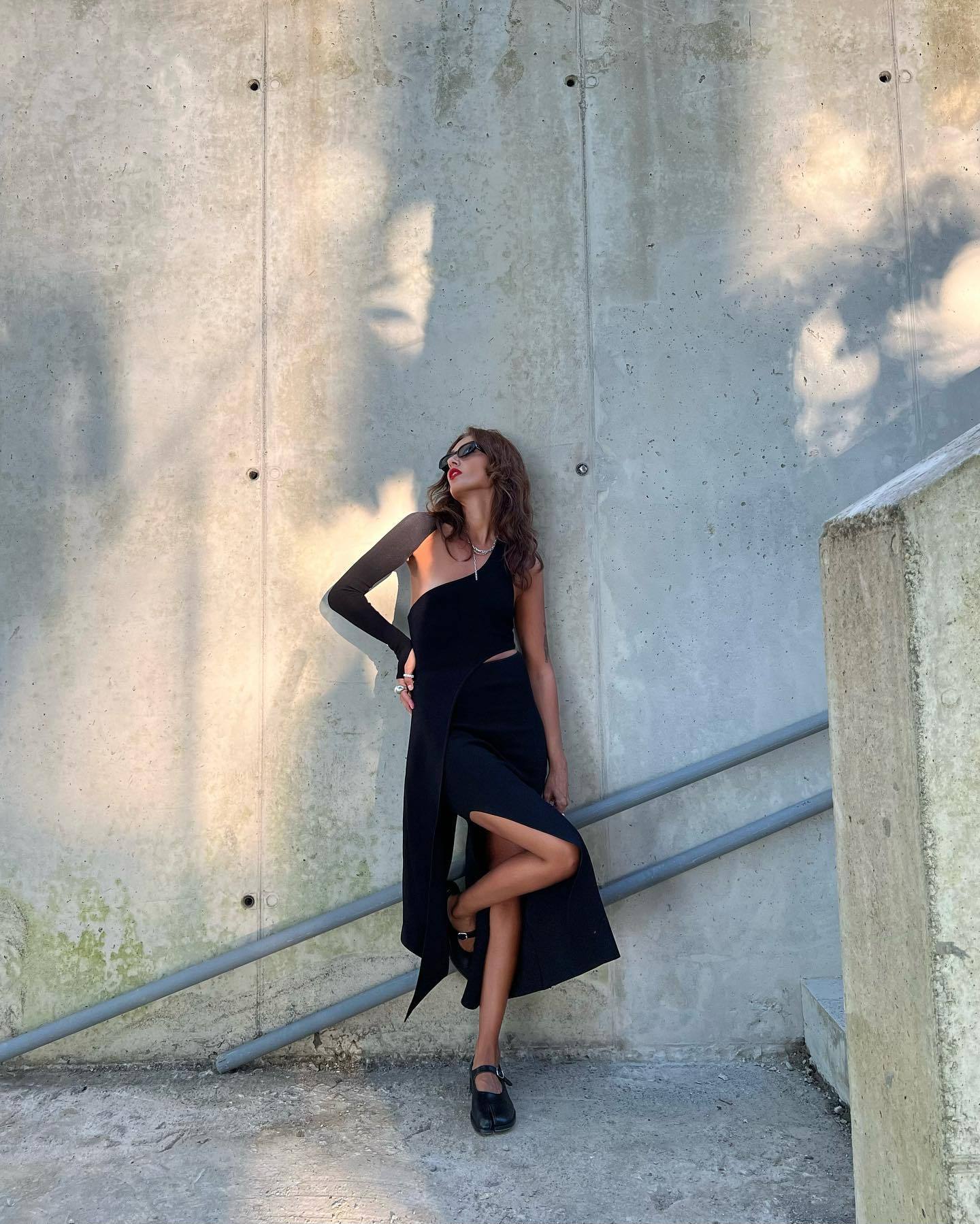 Lulu One-Sleeve Stretch Maxi Dress In Black