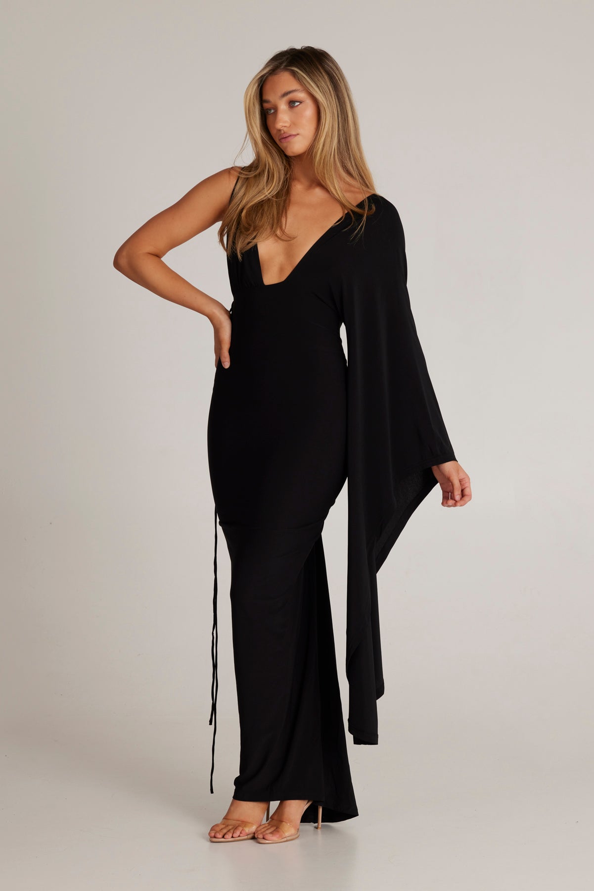 Kajol One Shoulder Sleeve Backless Maxi Dress In Black