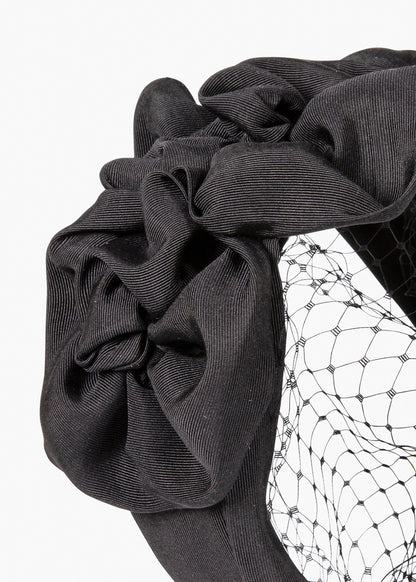 Annisa Triple Rosette With Veil In Black