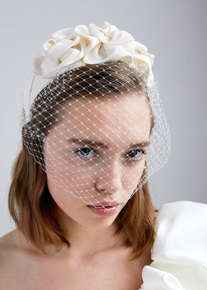 Annisa Triple Rosette With Veil In White