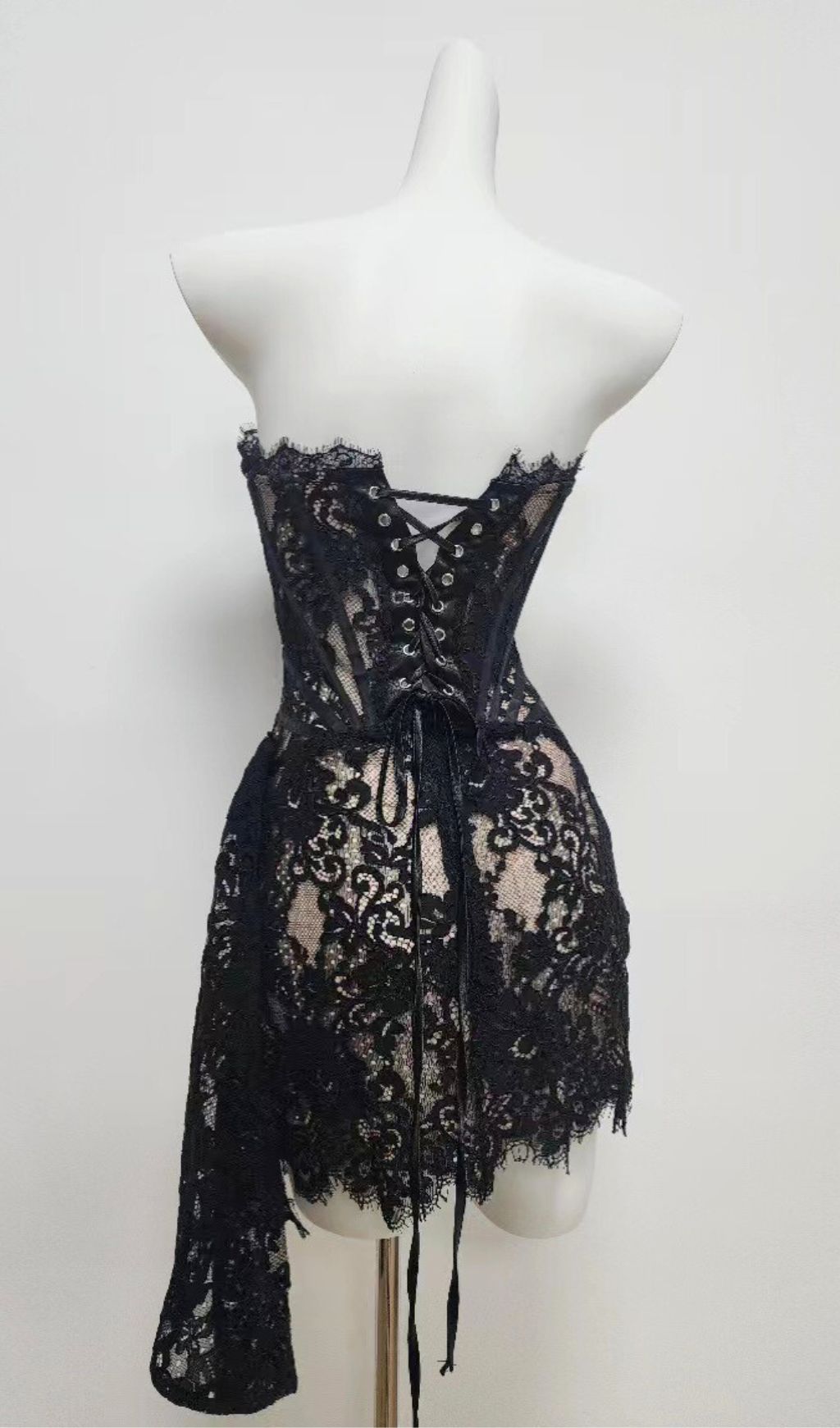 Kellie Strapless Lace Appliques Mini Dress In Black